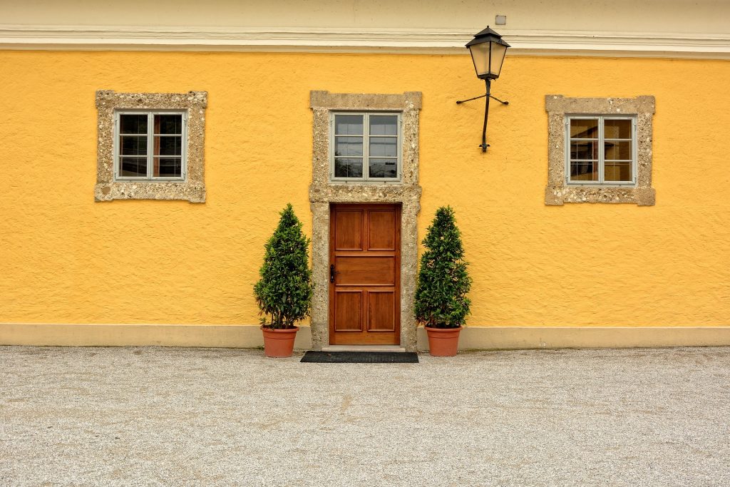 entrance-894239_1920